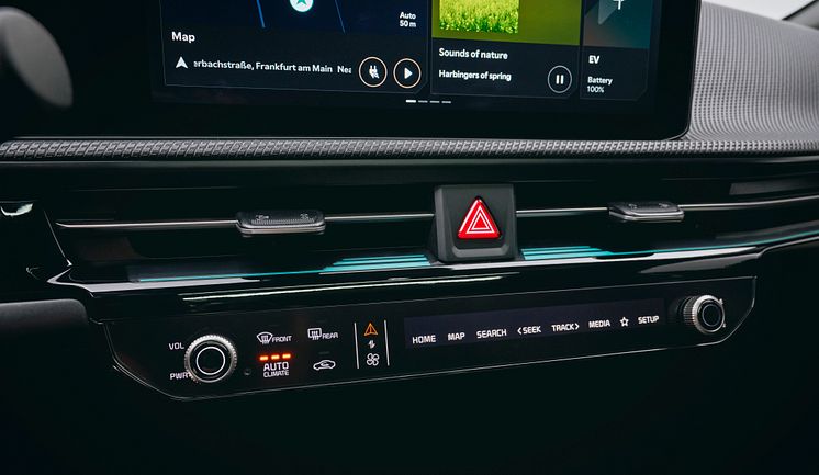 kia-new-ev6-my25-wolf-grey-studio-interior-highres-16.jpg