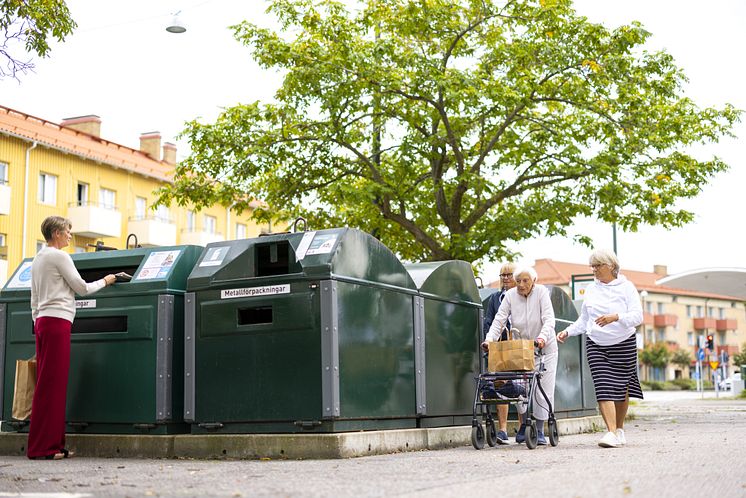 Hjälp till att hålla våra återvinningsstationer rena och trevliga att besöka. 