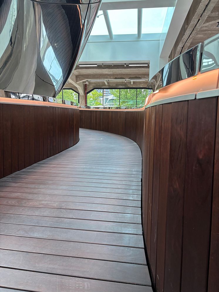 Kebony-Holztreppe im FENIX Museum: Nachhaltige Architektur, doppelte Helix, Design von MAD Architects in Rotterdam