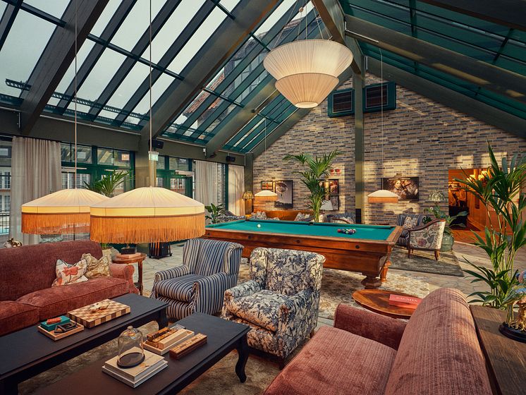 Maryhill_pooltable.jpg