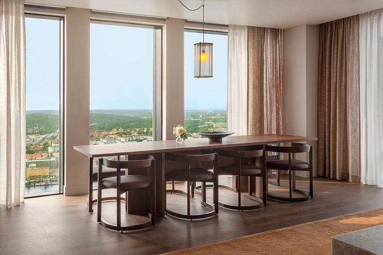 Sky-level-suite-table-clarion-hotel-karlatornet.jpg