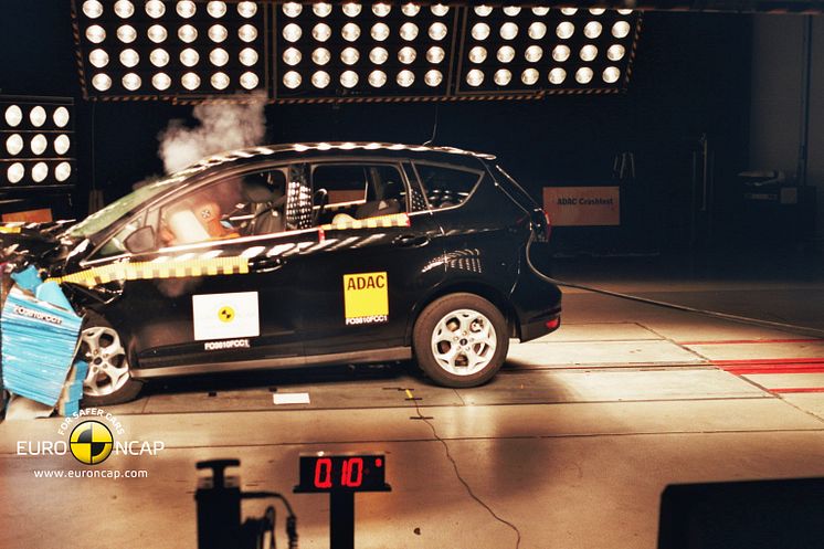 NYA FORD C-MAX FÅR HÖGSTA SÄKERHETSBETYG I EURO NCAP