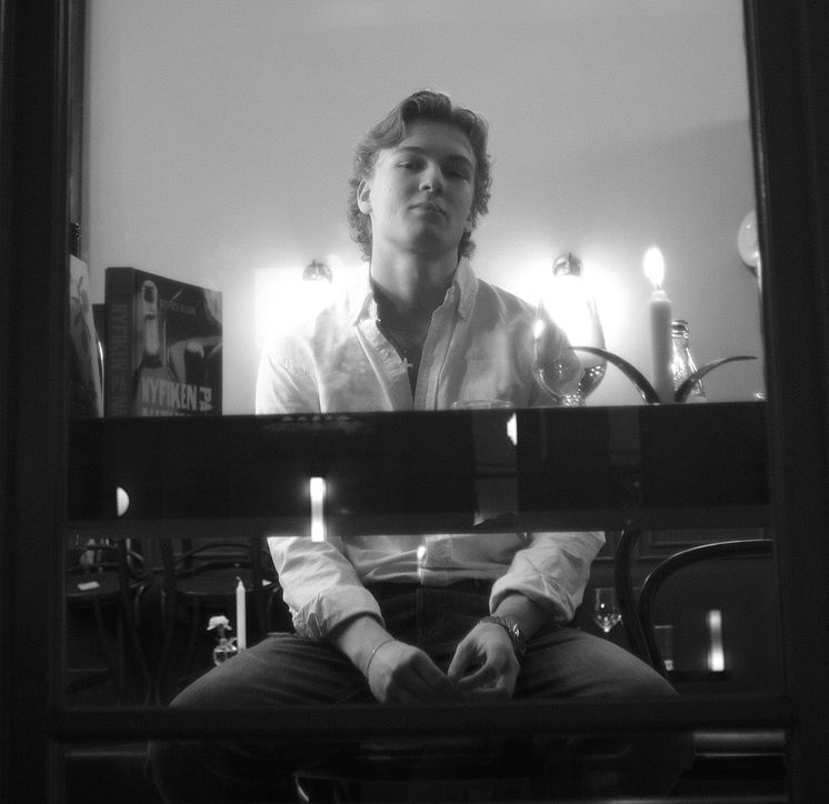 1.Hannes Aitman.Pressbild.Looking.Fotograf Axel Ahlgren.jpg