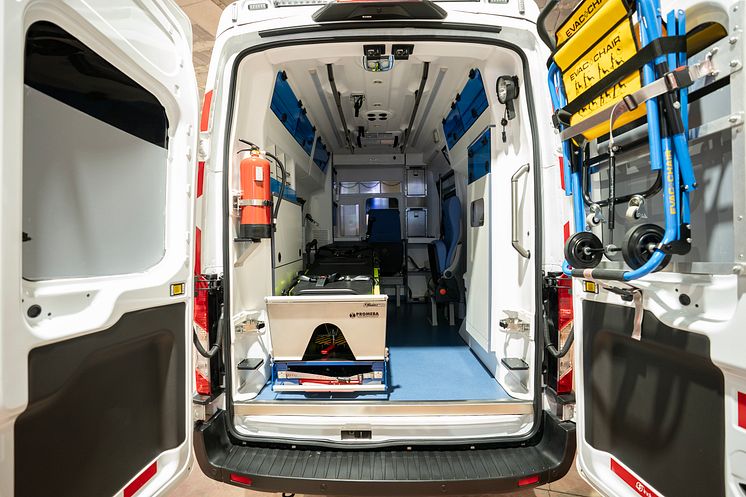 Ford E-Transit ambulance Ford Pro (2).jpg