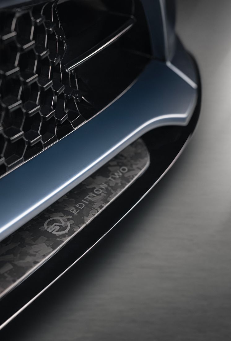 RRS_SV_Edition_Two_25MY_10_Lower_Grille_Detail_Nebula_Blue_070824.jpg