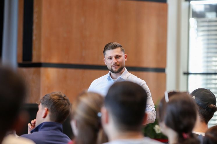 Handelslehranstalten Lohne zu Besuch an der Universität Vechta – Wirtschaftsstudium zum Anfassen und mit Turbo-Effekt