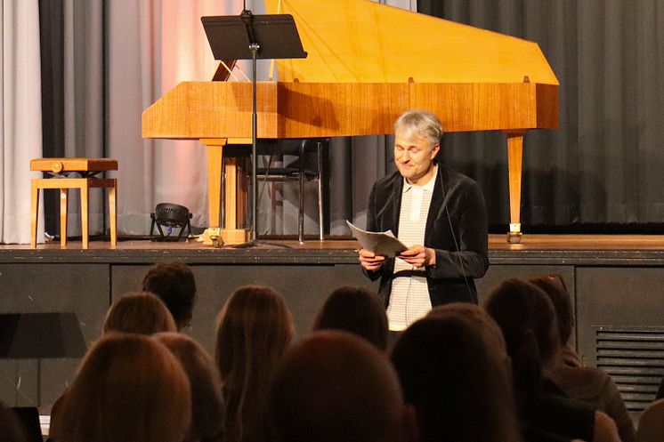 „Ende gut – Anfang gut“ | Studierende und Lehrende der Uni Vechta verabschieden Prof. Theo Hartogh mit einem leidenschaftlichen Konzert