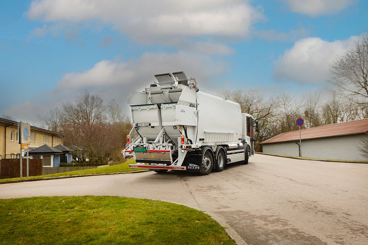 Mercedes-Benz eEconic 300 med 4-facks sopaggregat 