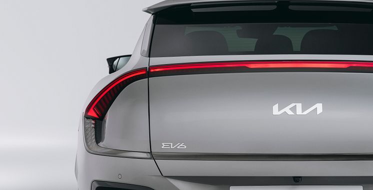 kia-new-ev6-my25-wolf-grey-studio-static-highres-14.jpg