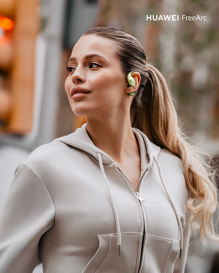 Huawei_FreeArc_allHuawei_FreeArc_4x5_LifeStyle (1).png