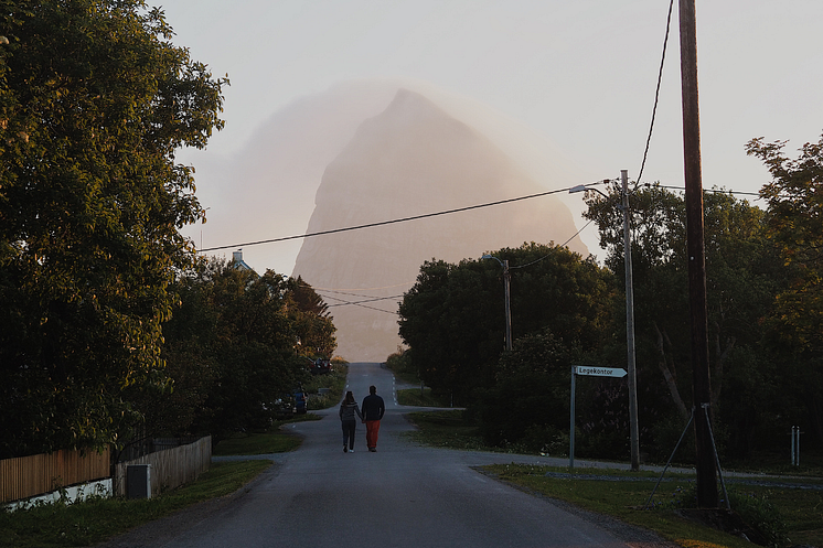 Couple taking a walk in the midnight sun, Husøy, Træna