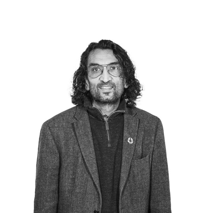 Inder Poonaji-Director ESG-Modulaire.jpg