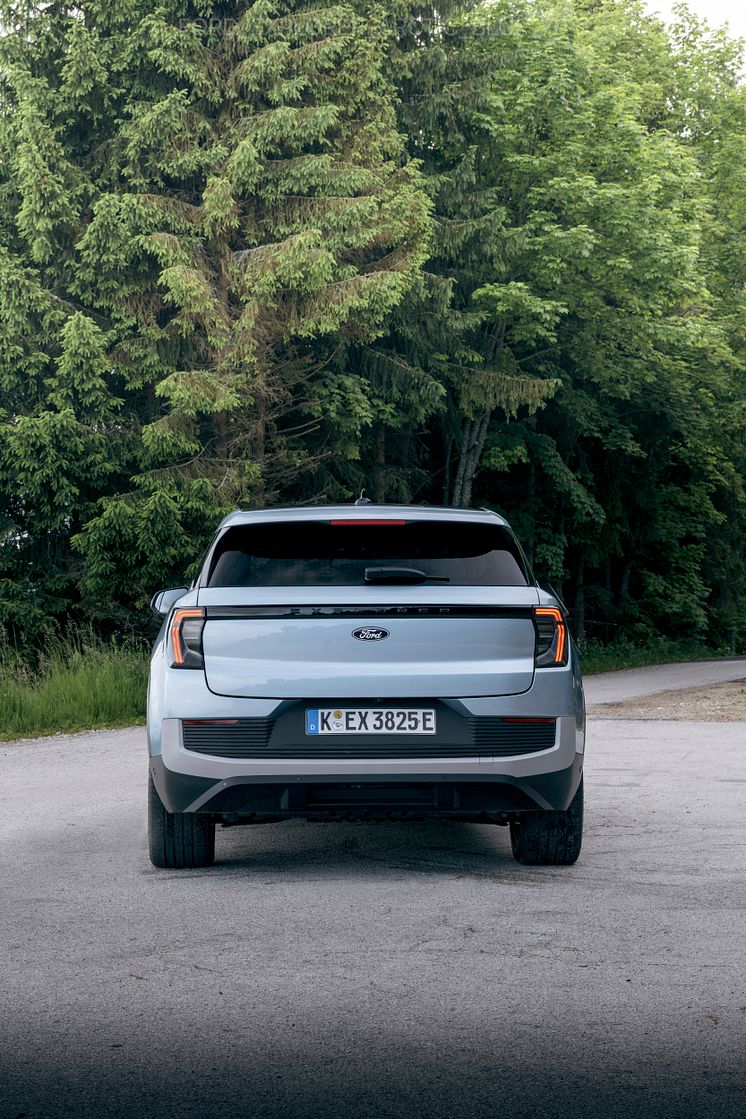 FORD EXPLORER ARCTIC BLUE 2024 (13).jpg