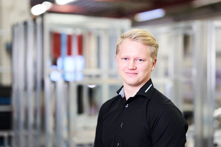 Daniel Hallgren är Plannjas produktchef för entrétak, beslag och genomföringar. 