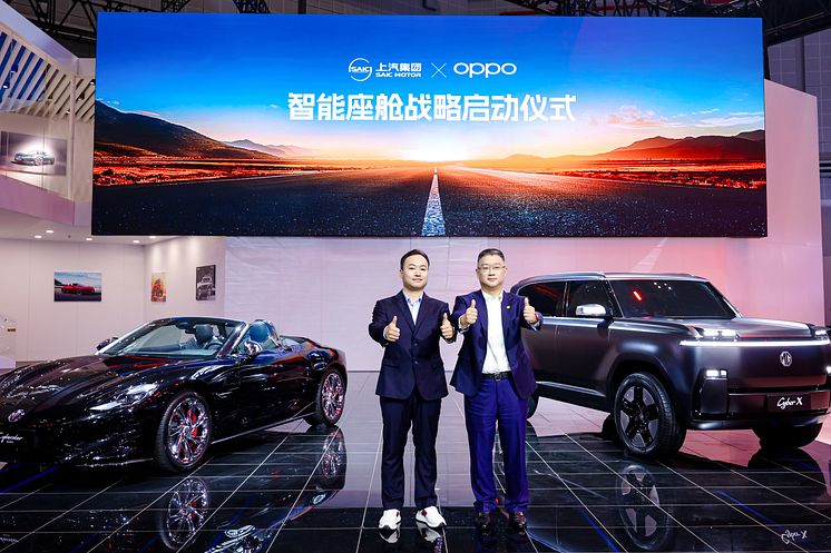 SAIC X OPPO-Mr Jia Jianxu and Mr Wu Heng.jpg