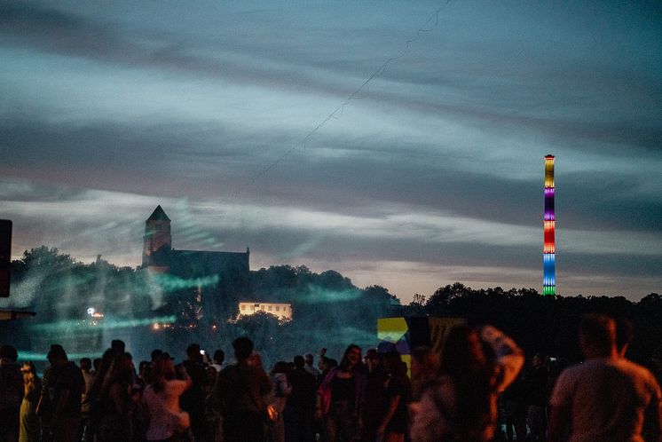Chemnitz_Abendstimmung_auf_dem_Festival_KOSMOS_.jpg