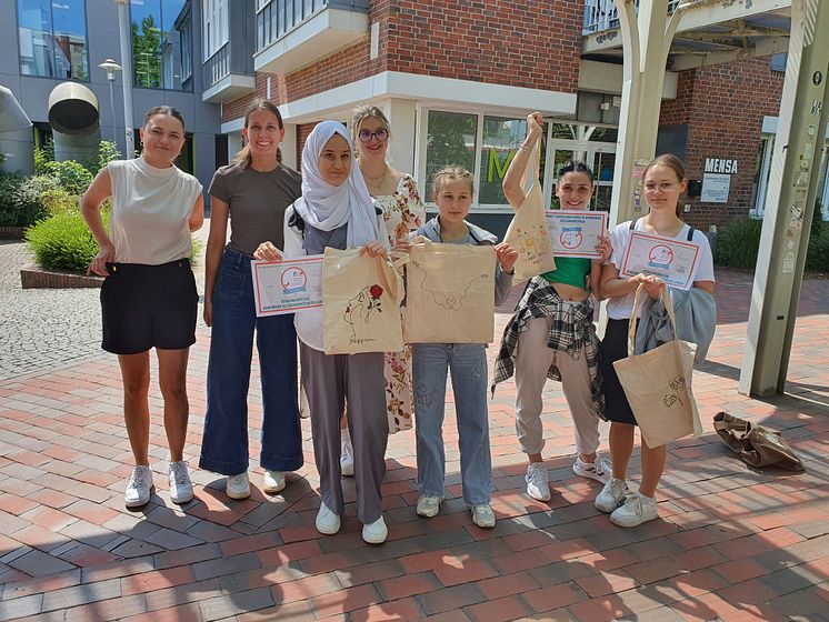 Insektenhotels, kreative Stickerei, Pausenspiele und viel Bewegung: Erneut haben Studierende der Universität Vechta Schüler*i