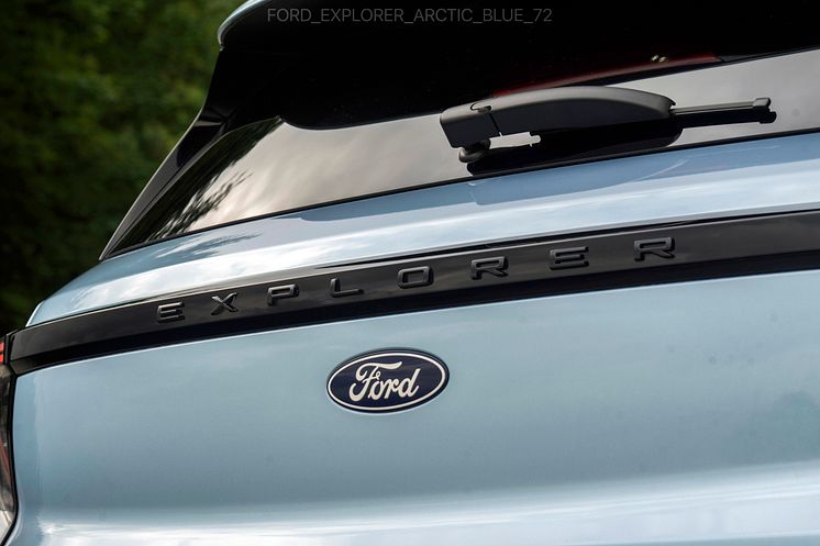 FORD EXPLORER ARCTIC BLUE 2024 (1).jpg