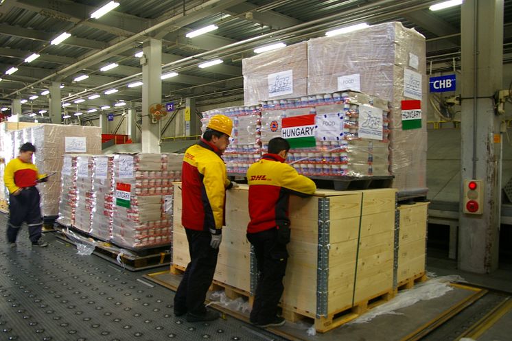 DHL Express og Lufthansa Cargo hjælper EU-Kommissionen ved at donere nødhjælpsfly  til Japan
