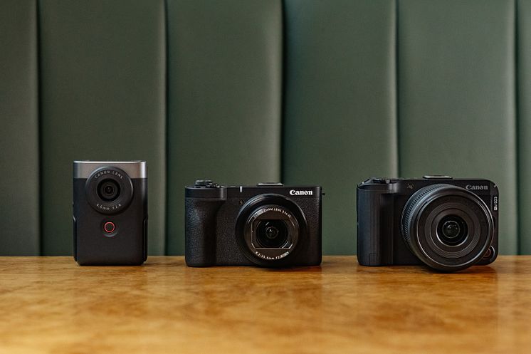 Product_Ambient_Three_Cameras_On_Wooden_Surface_622934.jpg