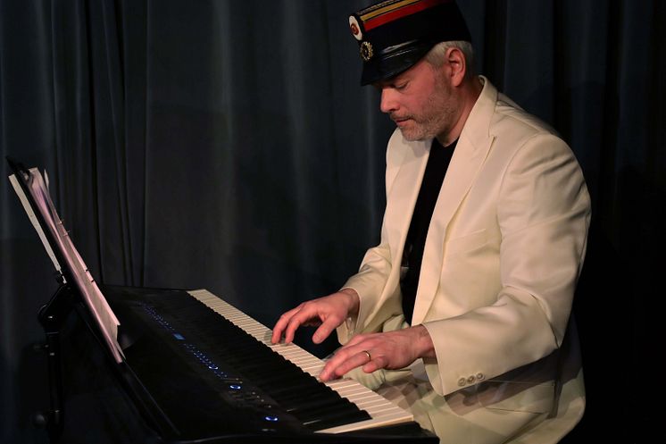 09_KarlGerhardochMakten_MarcusÖsterlund_FOTOSaraPärlefalk.jpg