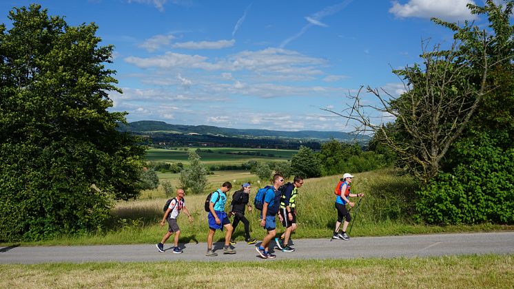 Megamarsch Weserbergland Anstieg am Taubenberg.JPG