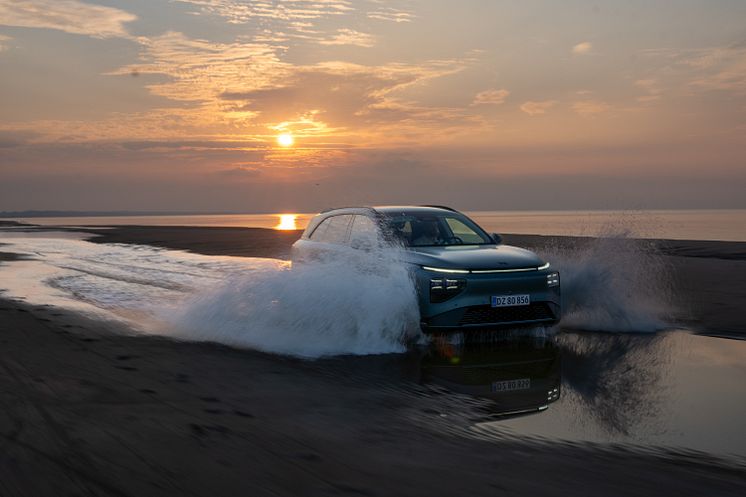 XPENG G9 Beach_10.jpg