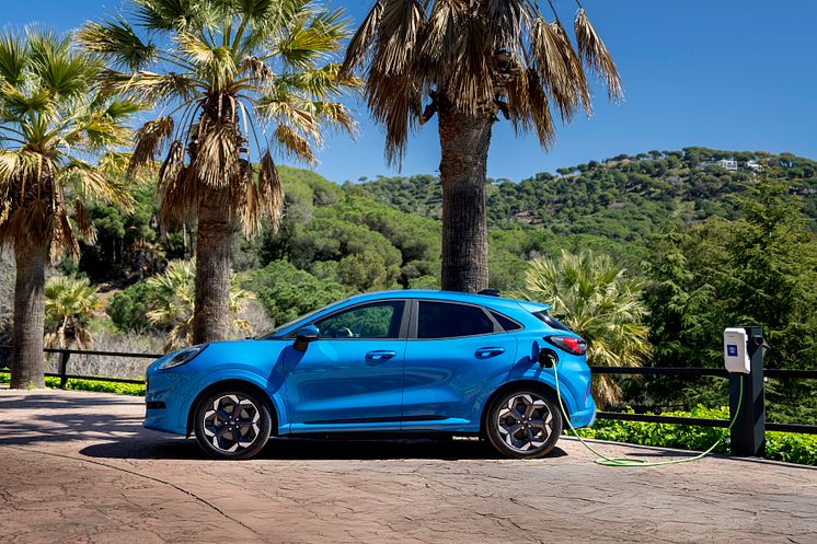 2025 Elektrisk SUV Puma Digital Aqua Blue (3).jpg