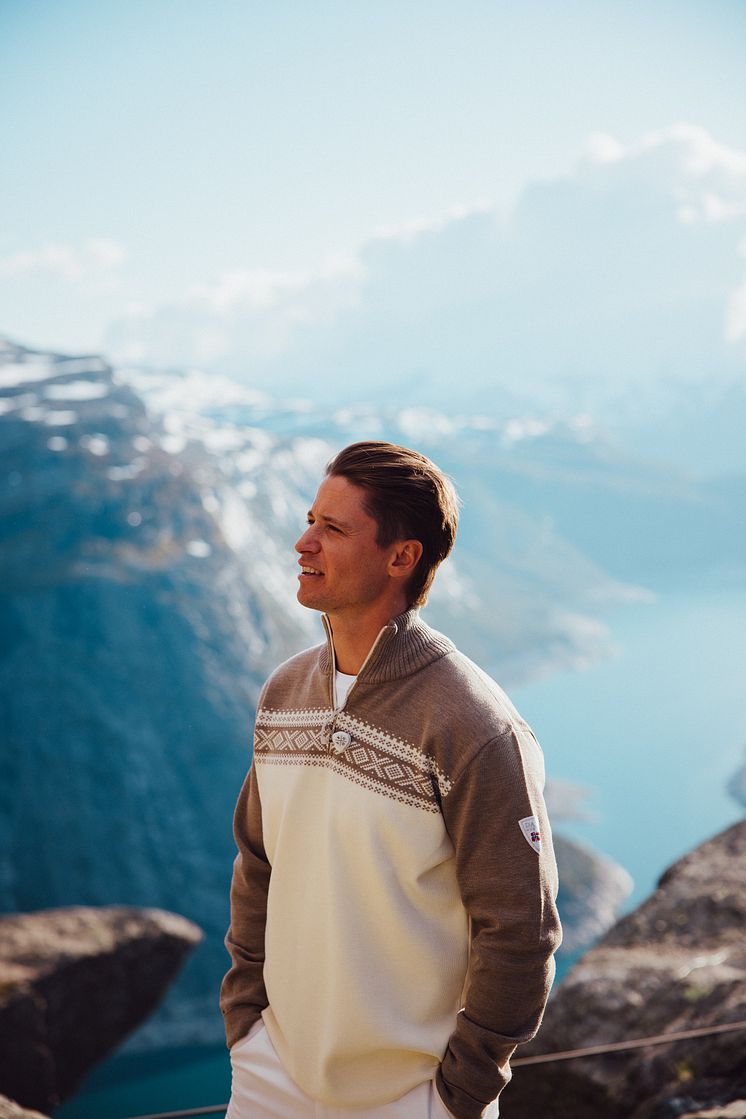 KYGO performance on Trolltunga