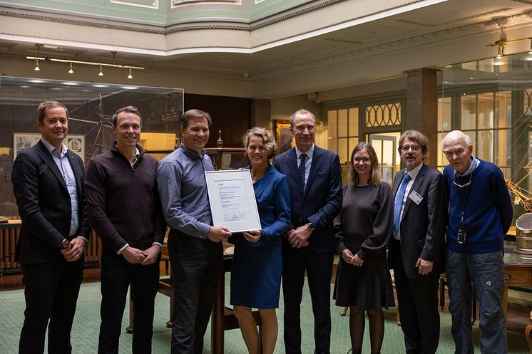 From the left: Per Arvid Holth, Andreas Buvarp Aardal, Geir Grimsrud (FO1848). Sille Grjotheim, Hans Kristian Danielsen, Anne Lene Haukanes Hopstad, Kimon Argyriadis (DNV). Fred. Olsen.