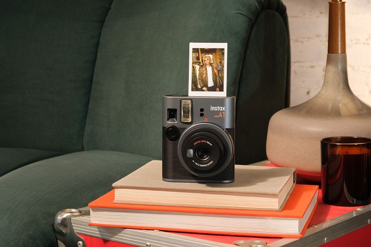 instax mini 41_stills (2).jpg