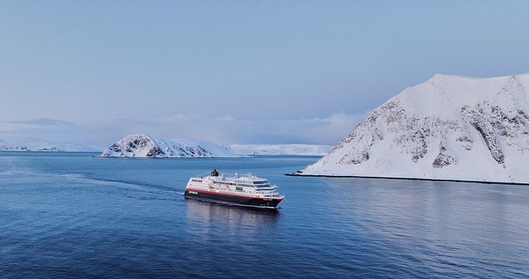 Trollfjord_240606_00002_Kristian_Dale_Hurtigruten.jpg