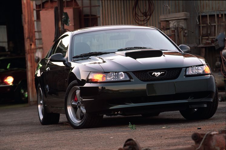 2001-Gen4_ford_mustang_bullitt_gt_coupe.jpg