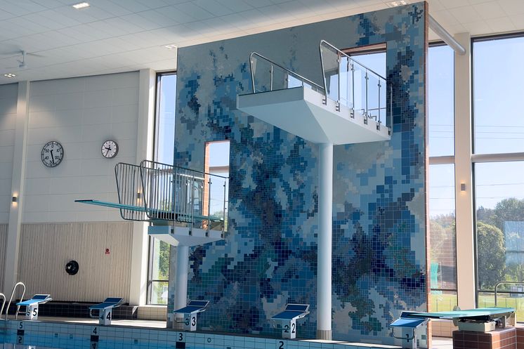 Hopptornsväggen med mosaik av Eva Beierheimer.jpg