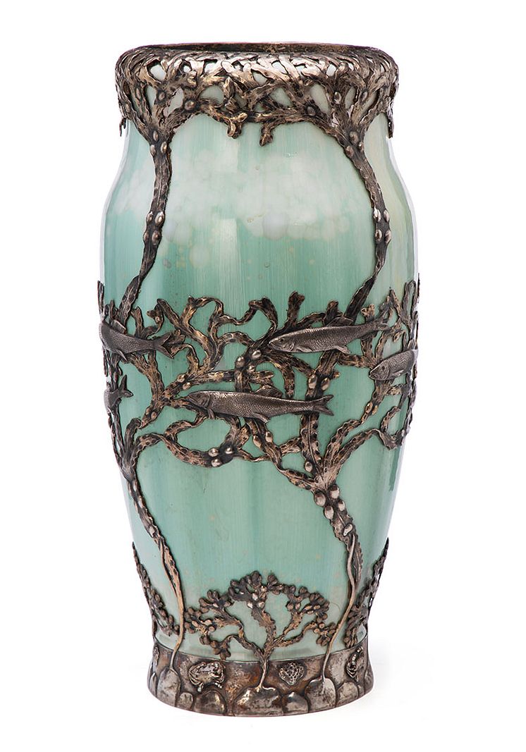 Stor vase af porcelæn, dekoreret med turkis krystalglasur, monteret med sterlingsølv i form af fisk, krabber og tang. Sign. monogram for Valdemar Engelhardt. Royal Copenhagen, 1910 og Michelsen, 1913. H. 44 cm.jpg