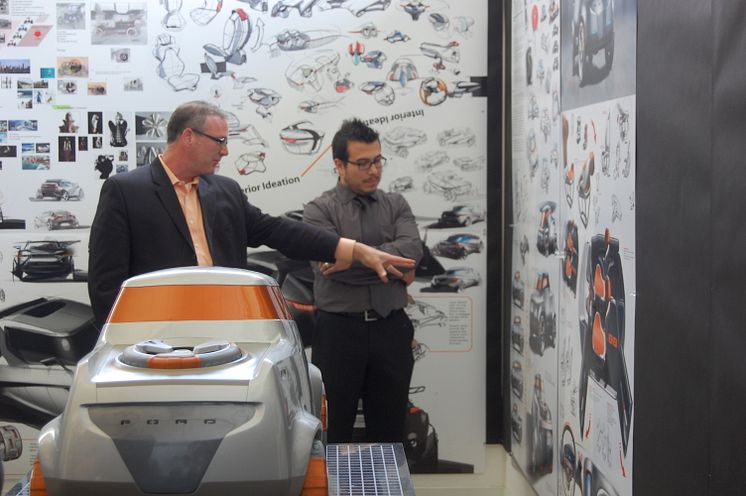 Pat Schiavone, Fords designchef för pickups och lastbilar samtalar med Filip Bosevski 