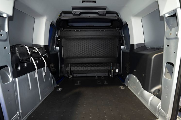 TRANSIT_CONNECT_KOMBI_LOADING_01.jpg