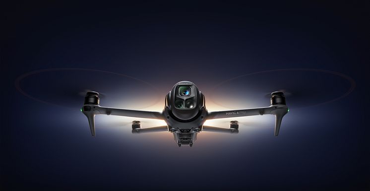 Mavic 4 Pro_Product KV_Close-up_dark.jpg