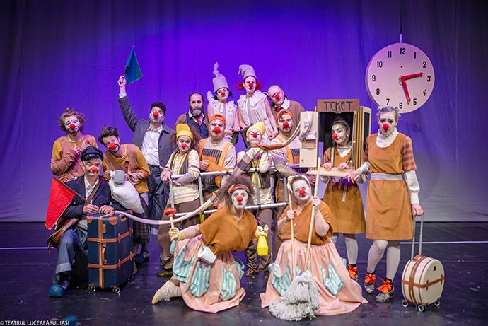 teatrul-luceafarul-iasi-premiera-statia-clovnilor-spectacol-non-verbal-papusi-4.jpg