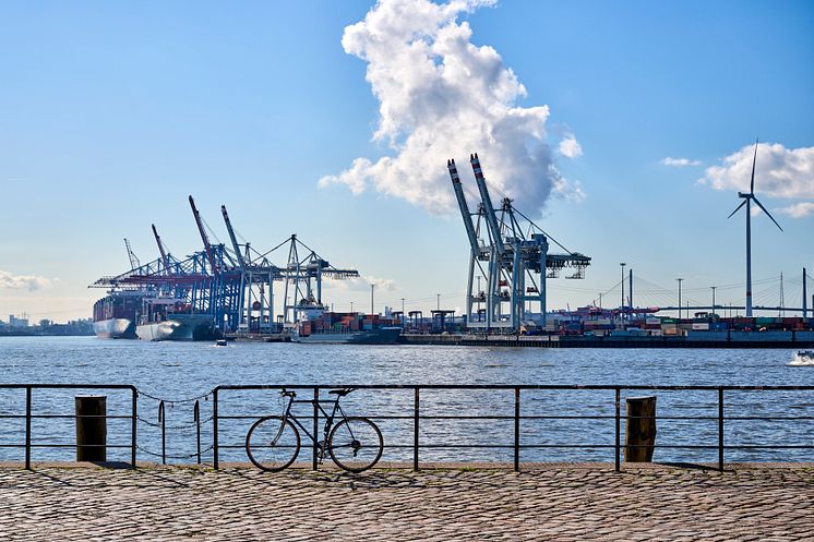 Hamburg_Hafen_mit_Containerkränen.jpg