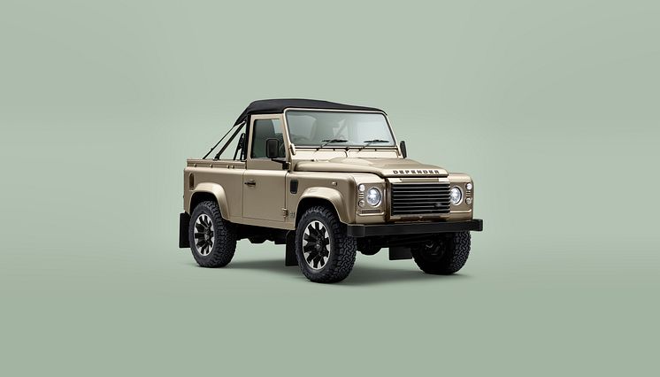 1326_SC_HP_LRCLASSIC_V8_SOFTTOP_HERO_03_Front34_v3a.jpg
