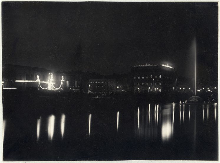 Gustaf Adolfs Torg vid Oscar IIs besök 1898 - Foto - Axel Emanuel Larsson, Göteborgs stadsmuseum.jpg