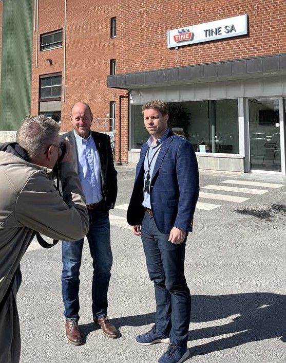 jens Støvne og fylkesordfører.jpg