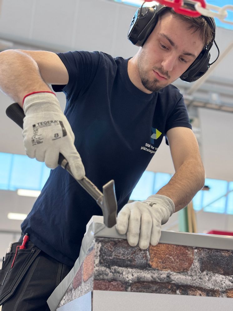 Wilmer Gustavsson, silvermedaljör i SM för unga plåtslagare 2025
