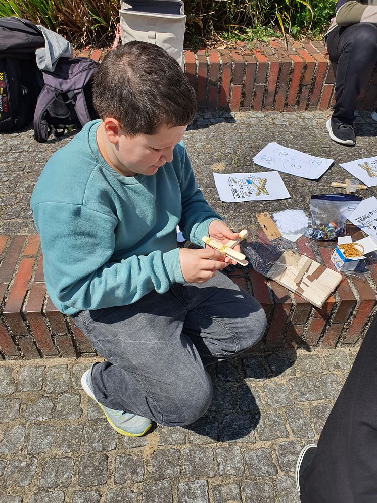 Insektenhotels, kreative Stickerei, Pausenspiele und viel Bewegung: Erneut haben Studierende der Universität Vechta Schüler*i