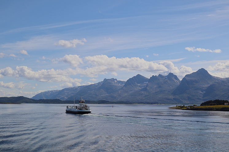 Ferry between Søvik and Herøy
