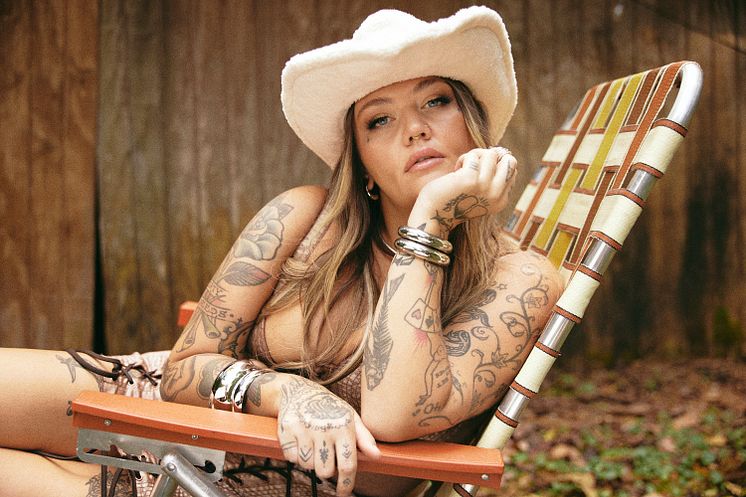 ElleKing_High Road_Cover treated_credit Robby Klein.jpg