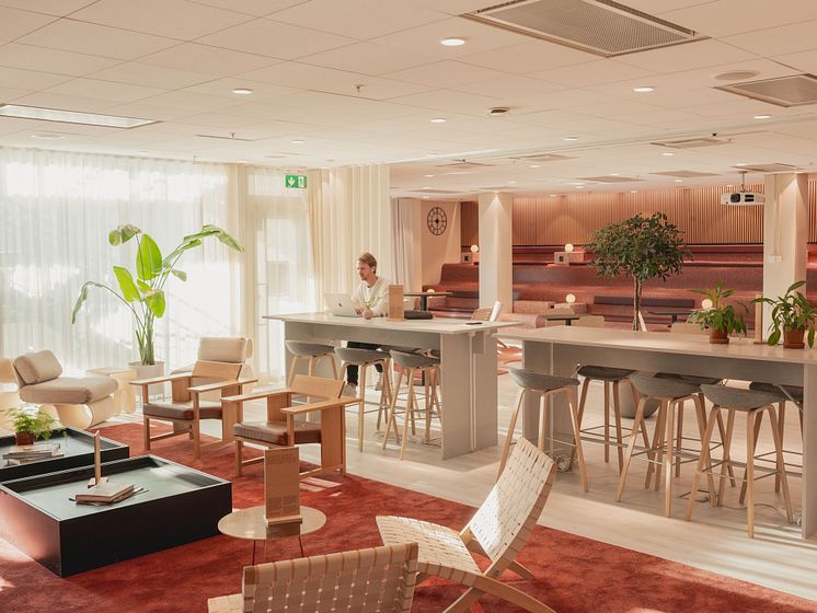 US_low_res_LOUNGE_YTOR-2.jpg