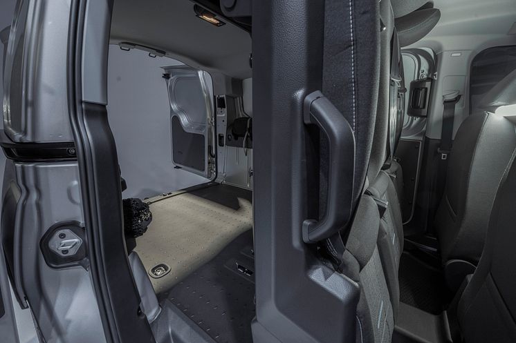 TRANSIT_CONNECT_KOMBI_SEATING_UP.jpg