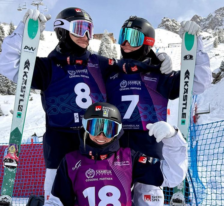 Rasmus, Filip och Moa VC parallellpuckel Kazakstan.jpg
